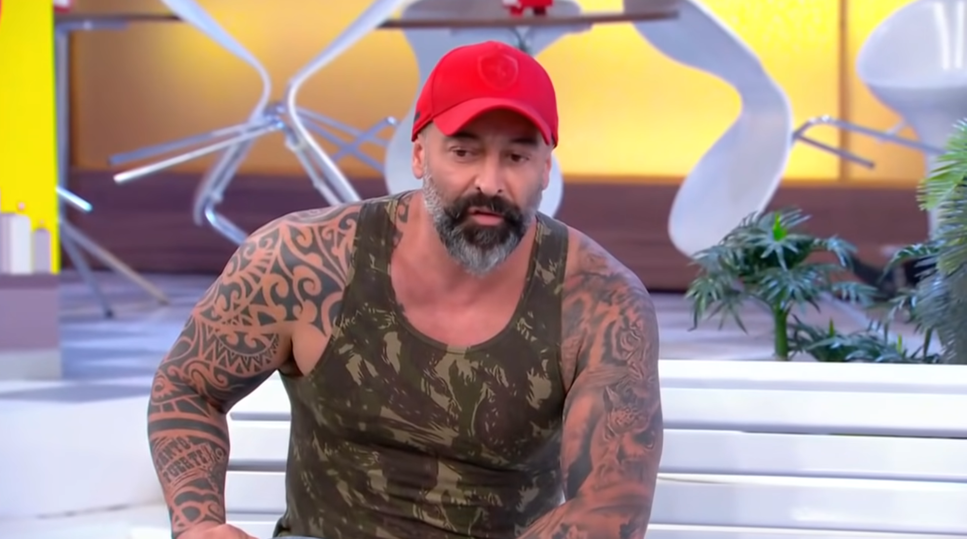 Cris Pereira ficou conhecido por levar seu personagem Jorge da Borracharia ao programa "A Praça É Nossa"