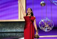 Emmy 2025: atriz de "Pinguim" fica eufórica em discurso de vitória; veja