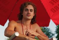 Ator de "Stranger Things" diz ter se assustado com Hollywood: "Recuei"