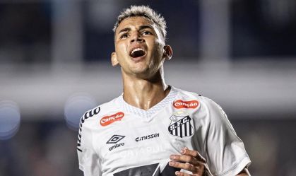 Deivid Washington em passagem apagada pelo Santos