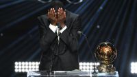 Dembélé se emociona ao falar da família após Bola de Ouro