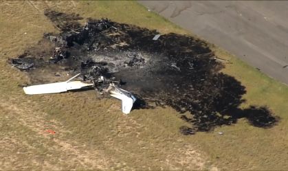 Destroços de avião no Aeroporto Municipal de Fort Morgan, no nordeste do Colorado, EUA