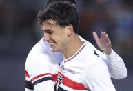 Atacante do São Paulo passa por cirurgia no joelho; entenda