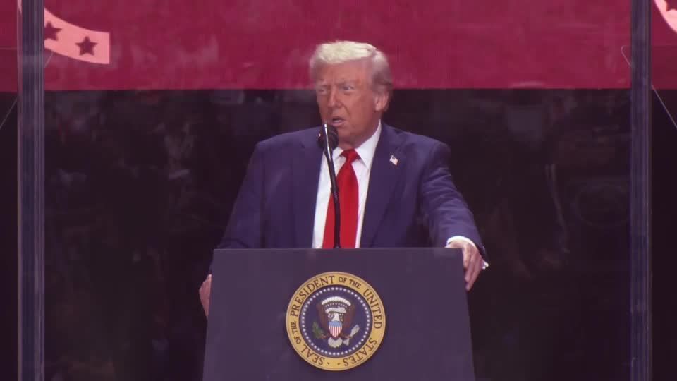 Donald Trump faz declaração durante funeral de Charlie Kirk