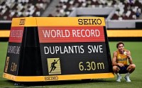 Duplantis leva ouro e quebra recorde mundial do salto com vara pela 14ª vez