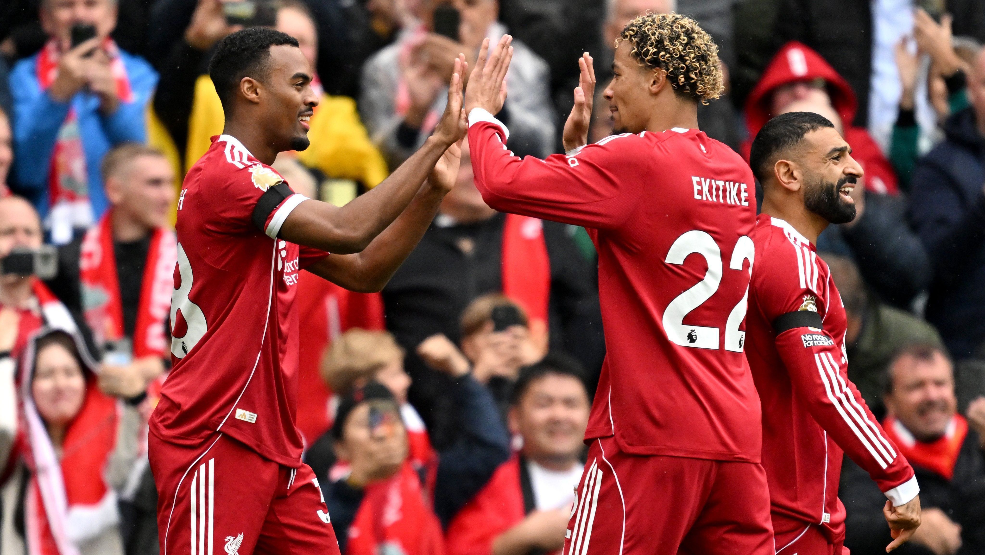 Gravenberch e Ekitike garantiram vitória do Liverpool em clássico contra o Everton