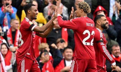Gravenberch e Ekitike garantiram vitória do Liverpool em clássico contra o Everton