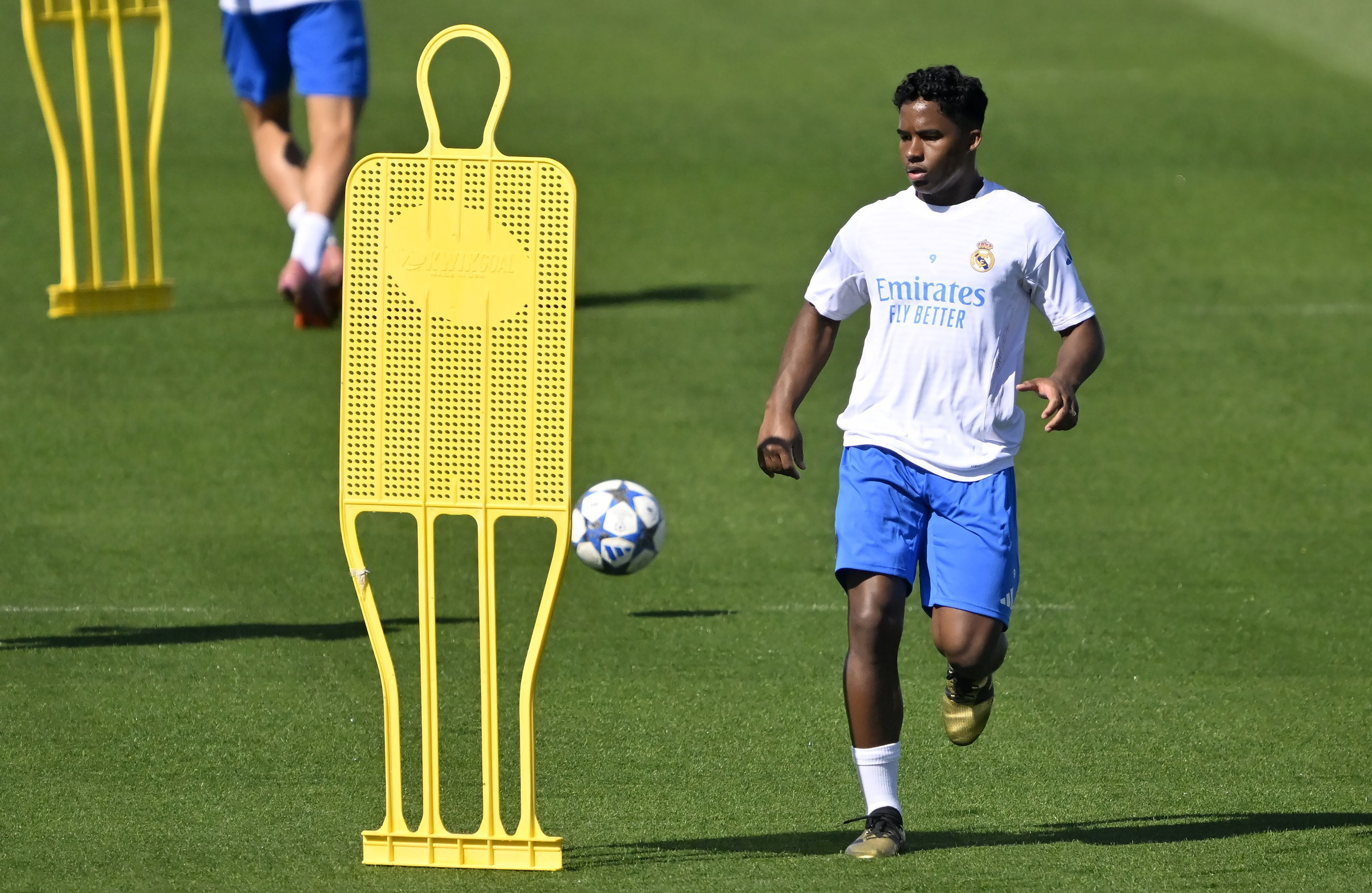 Endrick durante treino do Real Madrid