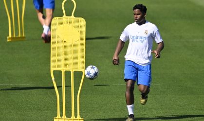 Endrick durante treino do Real Madrid