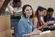 Ensino superior no Brasil pode mais que dobrar salário, aponta estudo