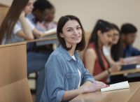 Ensino superior no Brasil pode mais que dobrar salário, aponta estudo