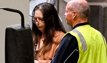 Australiana que matou sogros com cogumelos é sentenciada à prisão perpétua