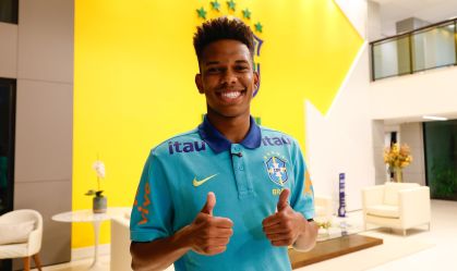 Jogadores da Seleção se apresentam para jogos das Eliminatórias da Copa