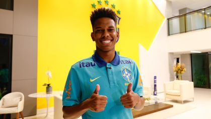 Estêvão se apresenta para jogos das Eliminatórias da Copa