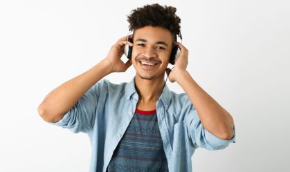 8 podcasts que podem ajudar nos estudos para o Enem