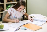 Estudo intercalado: veja técnica que desafia o cérebro e combate dispersão