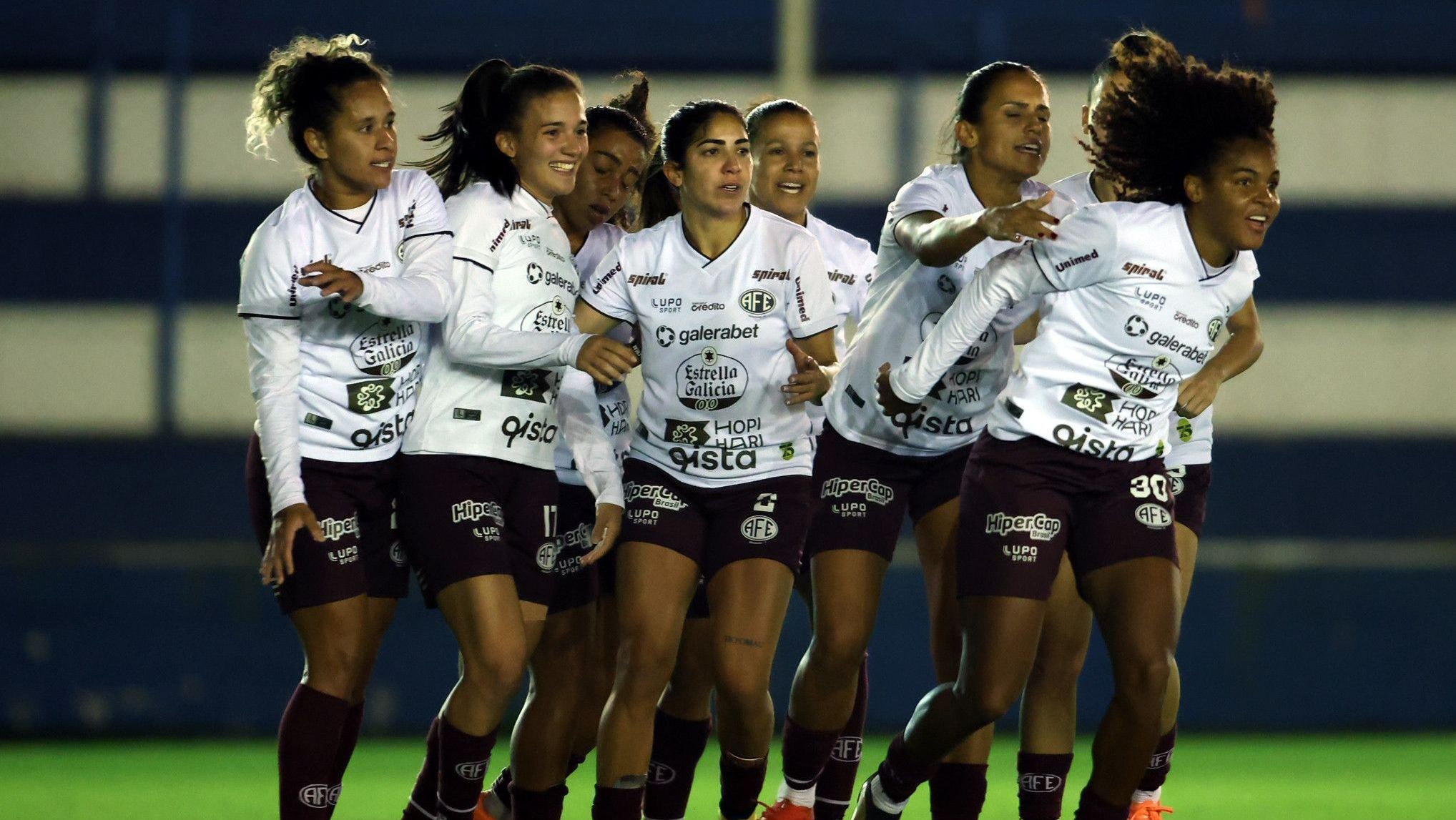 Jogadoras da Ferroviária celebrando o gol contra o Internacional, pelas quartas da Copa do Brasil Feminina