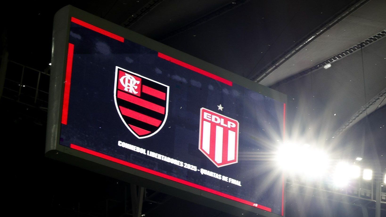Telão do Maracanã antes de Flamengo x Estudiantes