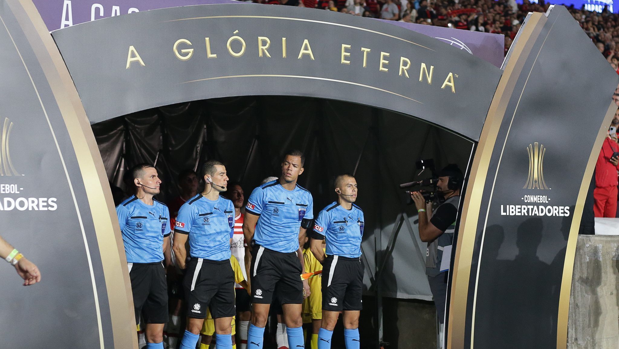 A arbitragem de Flamengo x Estudiantes, pelas quartas de final da Libertadores, foi muito criticada