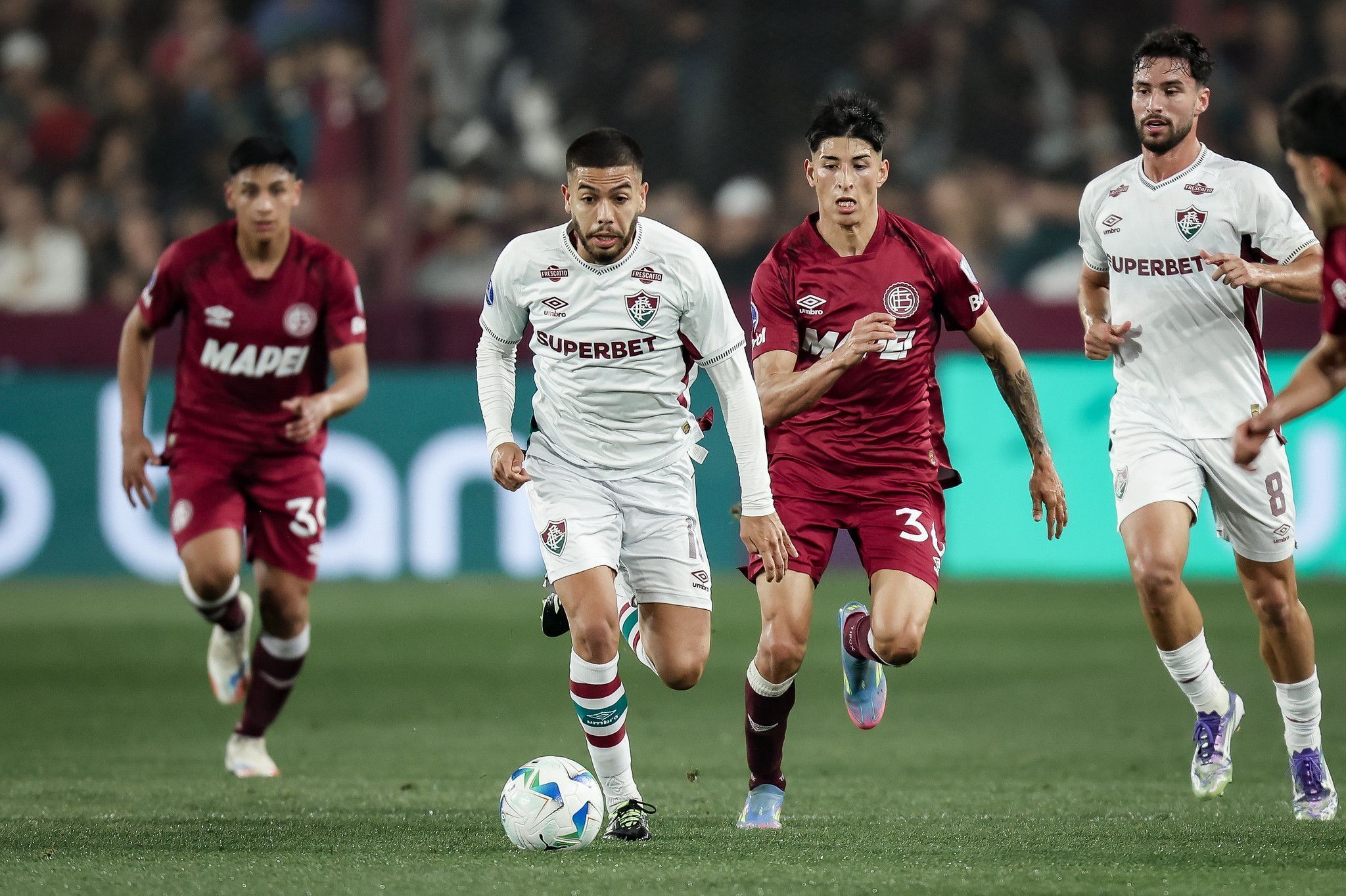 Lance de Lanús x Fluminense, pelas quartas de final da Copa Sul-Americana