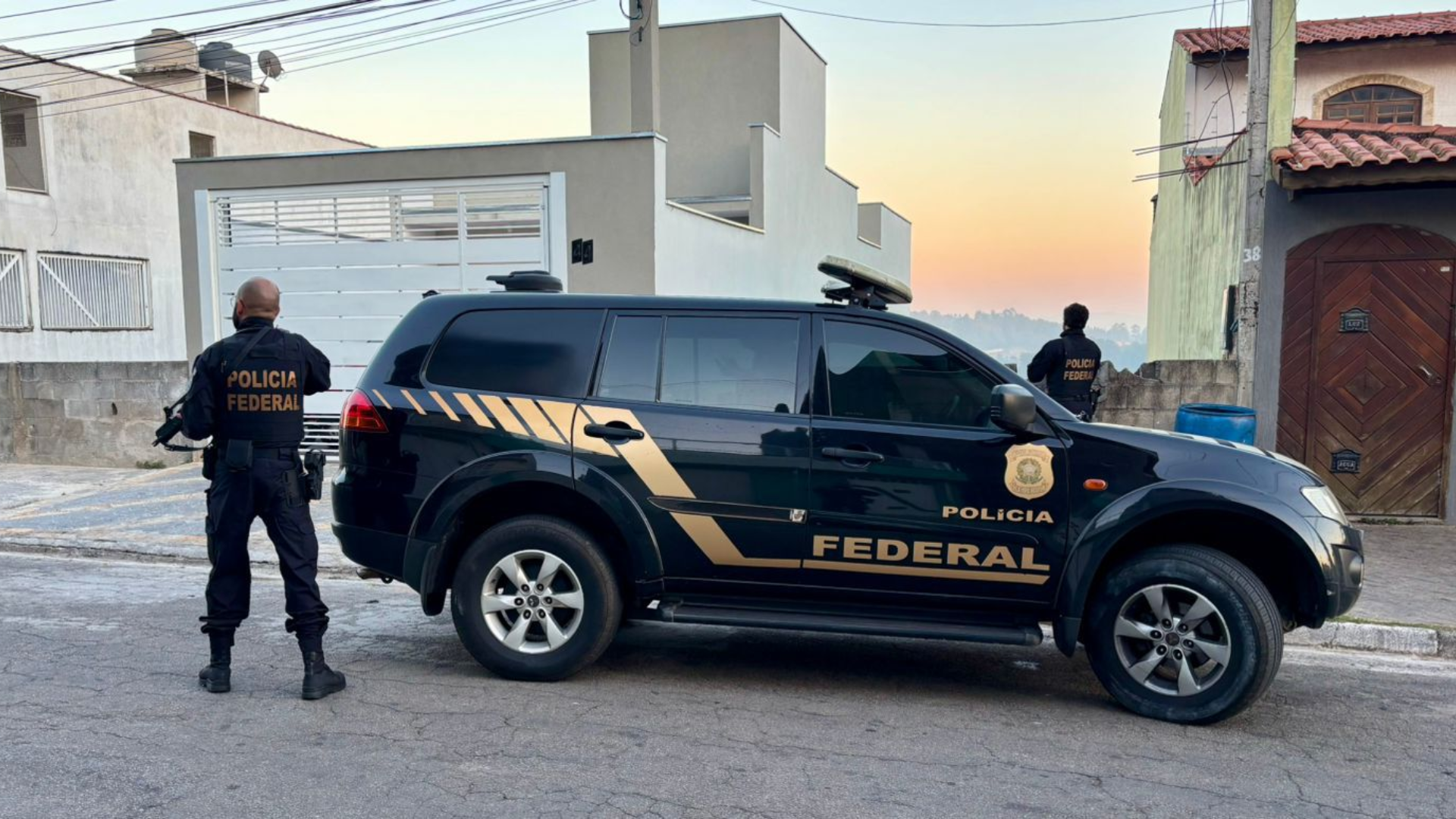 PF carga caminhões e carros