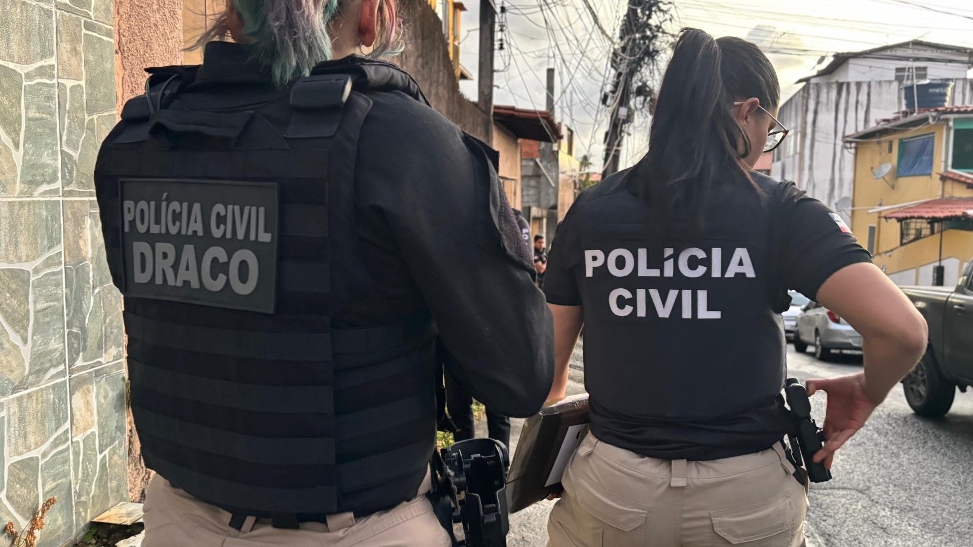 A Polícia Civil da Bahia prendeu uma ex-servidora da Fundação de Hematologia e Hemoterapia da Bahia (Hemoba) pelo desvio de mais de meio milão de reais. 