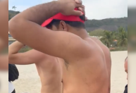 Vídeo: chefe do CV é preso enquanto bebia whisky em praia no RJ