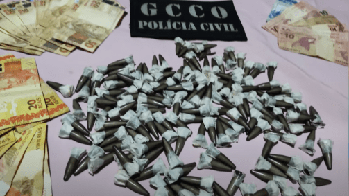 Segundo a corporação, a organização criminosa ainda comandava um esquema de tráfico de drogas.