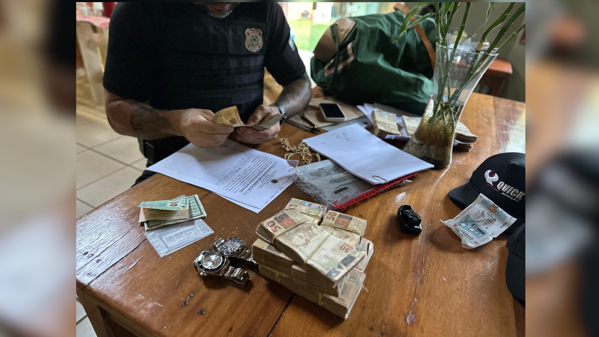 São cumpridos 22 mandados de prisão preventiva e 40 mandados de busca e apreensão