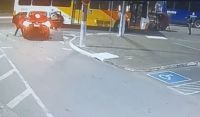 Vídeo: ex-delegado foi morto com tiro de fuzil no litoral; carro capotou