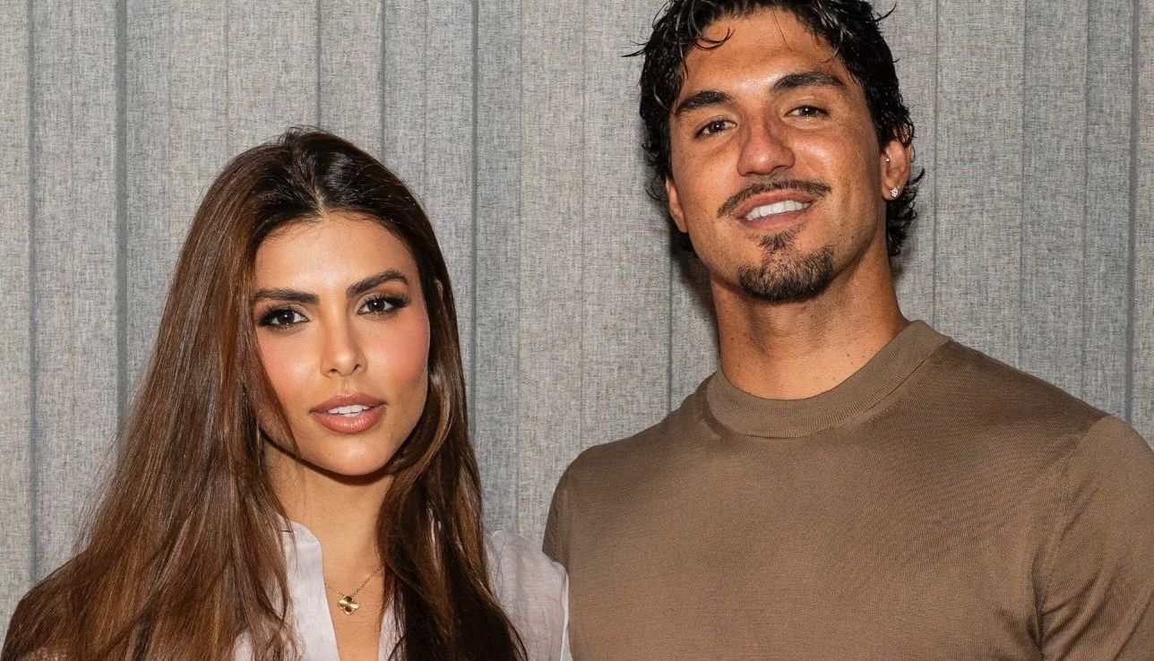 Nova namorada de Gabriel Medina usa bolsa de R$ 45 mil em evento