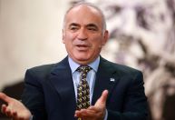 À CNN, Garry Kasparov abre o jogo sobre xadrez, política, IA e até futebol