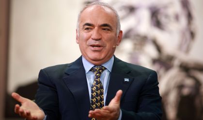 À CNN, Garry Kasparov abre o jogo sobre xadrez, política, IA e até futebol