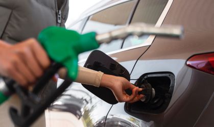 Redução no preço da gasolina a distribuidoras passa a valer hoje; entenda