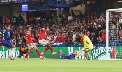 Com gol contra de ex-Palmeiras, Chelsea vence Benfica pela Champions League