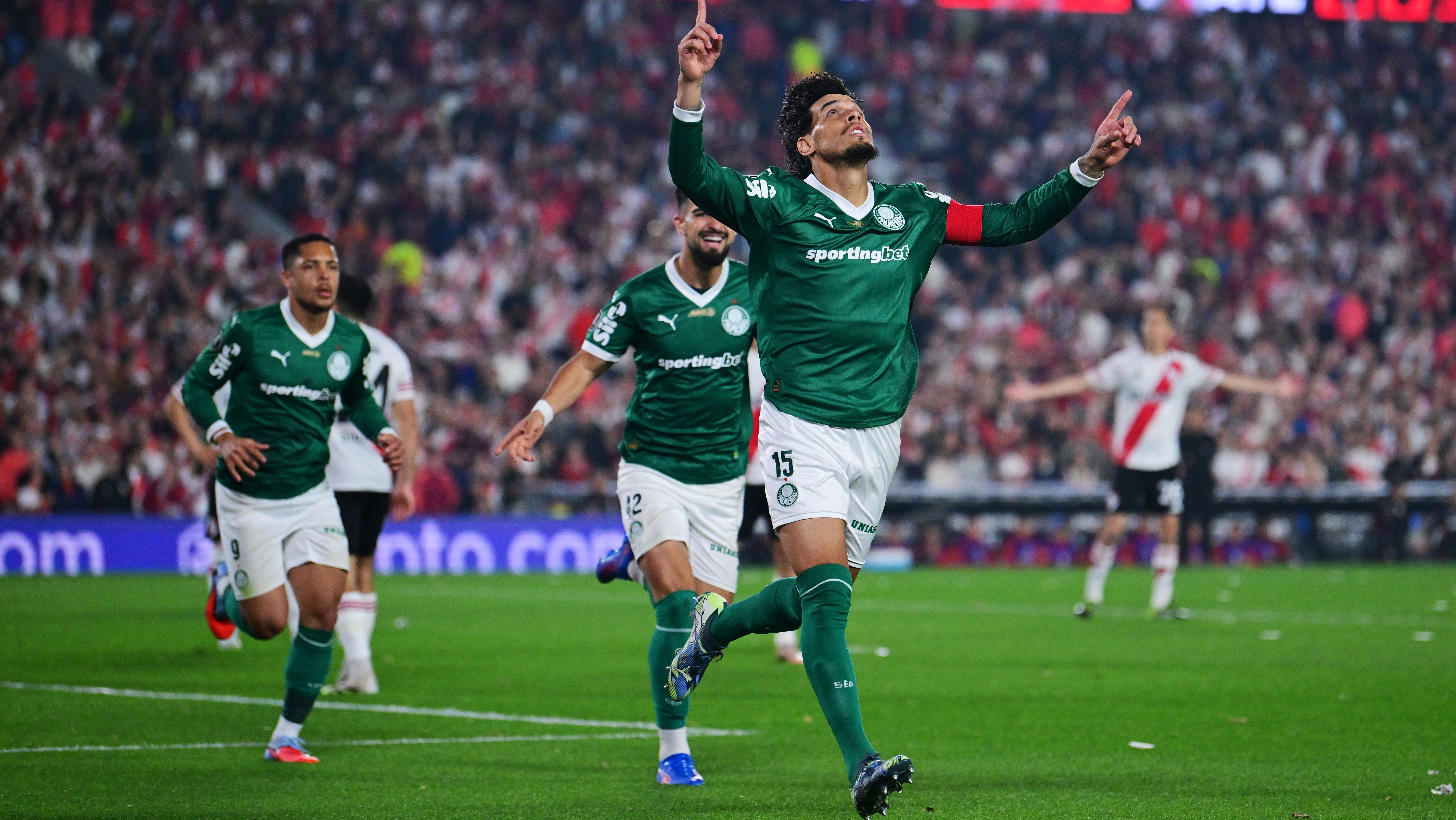 Libertadores: Palmeiras bate River Plate, mas gol no fim deixa duelo aberto