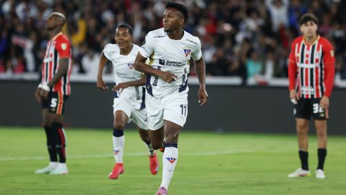 Estrada comemora o segundo gol da LDU sobre o São Paulo em Quito