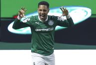 Vitor Roque brilha, e Palmeiras goleia o Internacional pelo Brasileirão