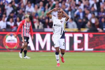 Bryan Ramírez comemora gol em LDU x São Paulo, pela Libertadores