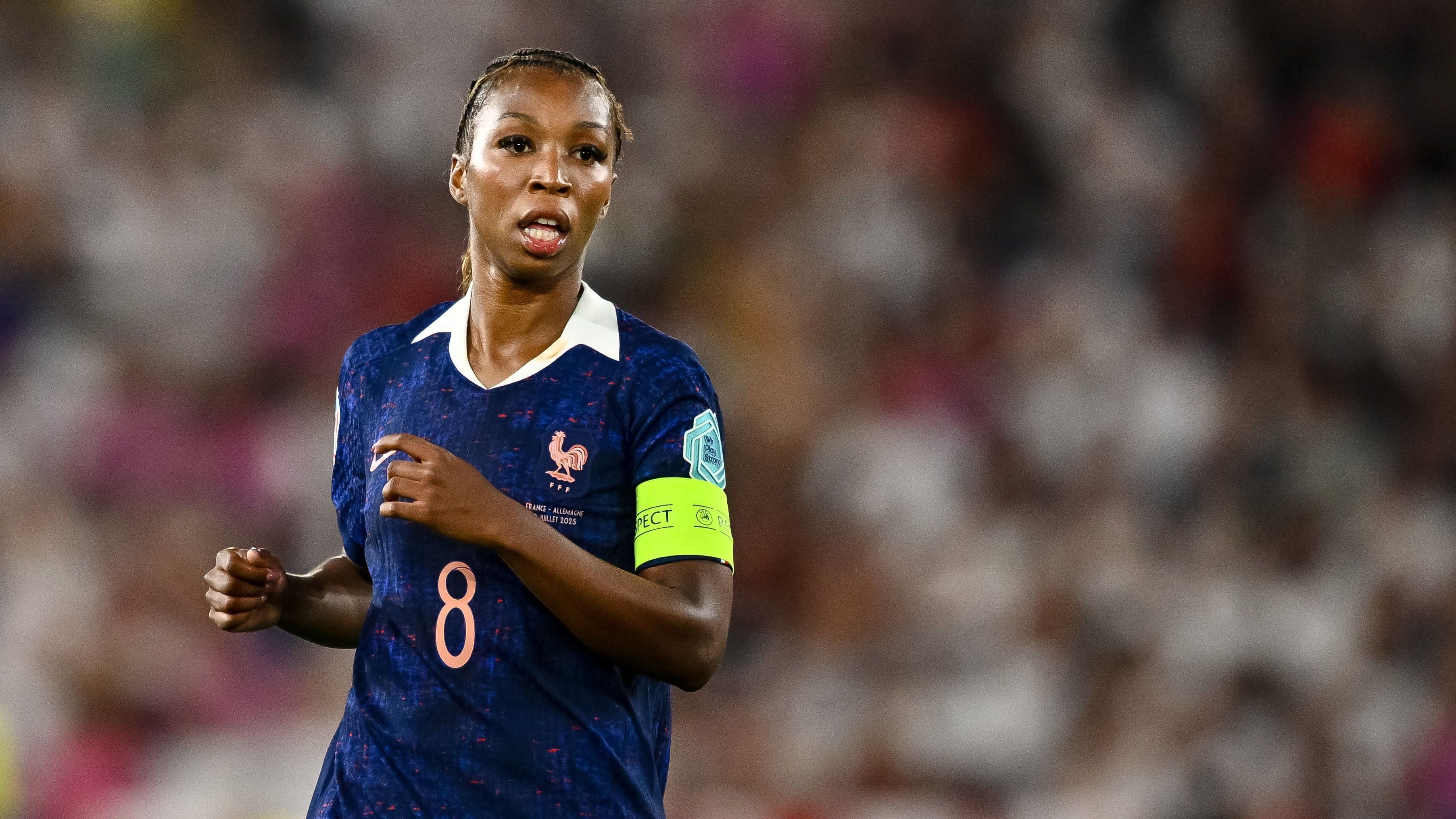 Grace Geyoro em ação pela seleção da França