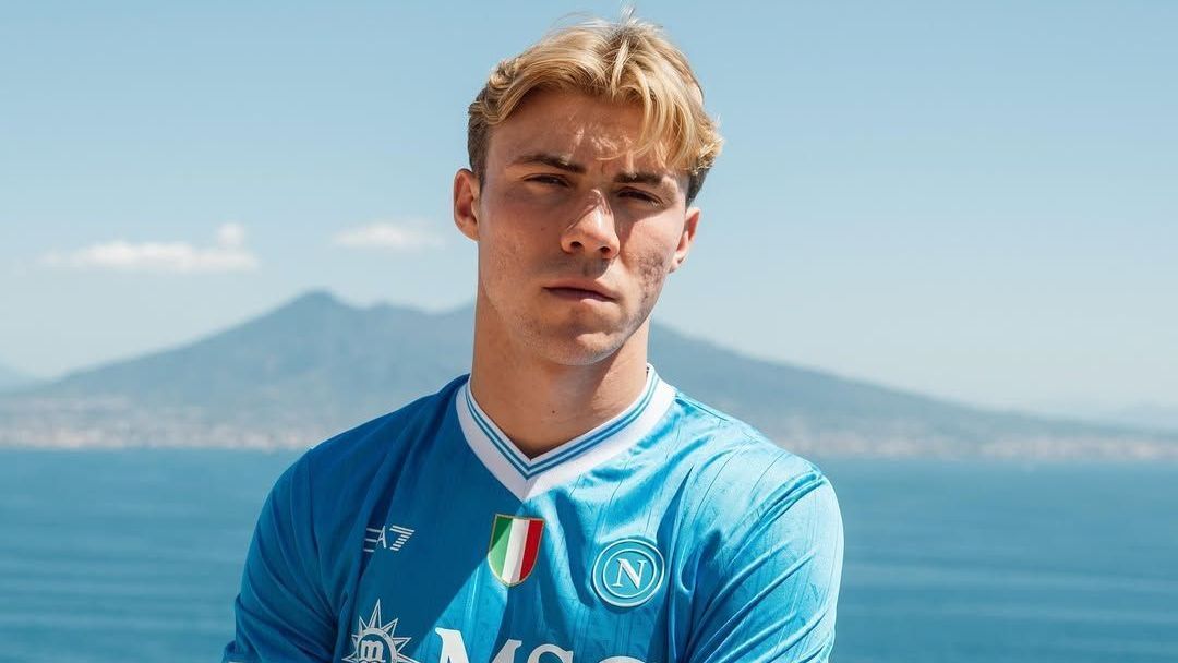Rasmus Hojlund foi anunciado pelo Napoli
