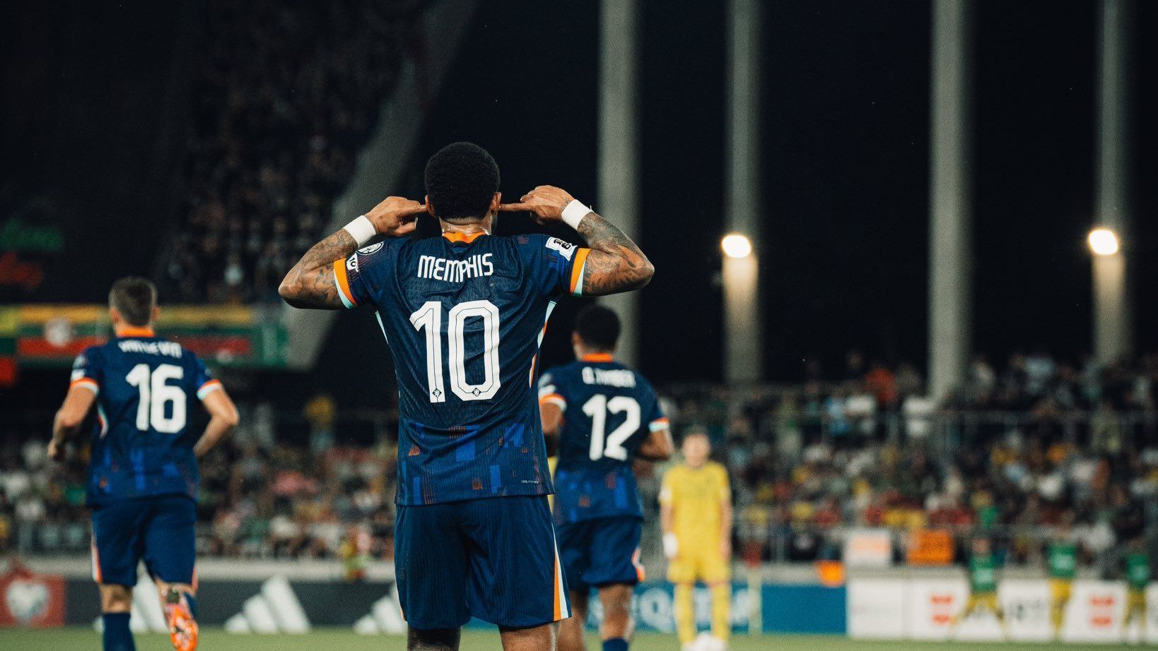 Memphis bate recorde, e Holanda vence Lituânia nas Eliminatórias da Copa