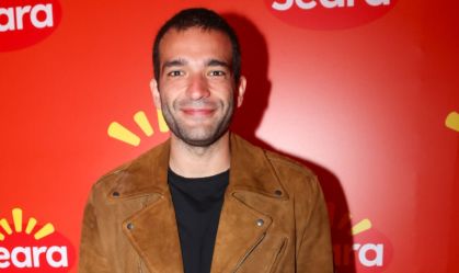 Humberto Carrão dá beijão em colega de "Vale Tudo"; saiba quem