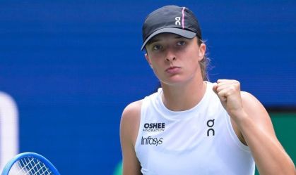 Swiatek atropela Alexandrova e volta às quartas do US Open