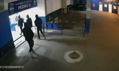 Bandidos armados invadem hospital atrás de baleado no Rio; veja imagens