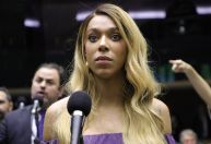 Erika Hilton pede inelegibilidade de Eduardo após fala sobre anistia