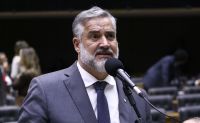 Em ato contra anistia, Pimenta diz que Brasil resiste a ataques de Trump