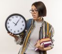 Falta de tempo e dinheiro impede brasileiros de estudar inglês, diz estudo
