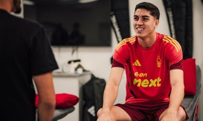 Zagueiro Jair Cunha na chegada ao Nottingham Forest