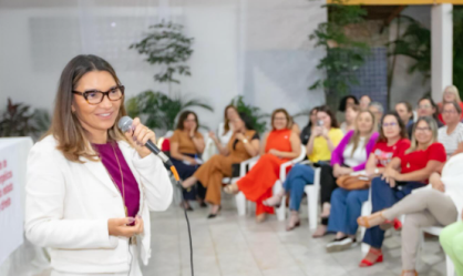 Janja faz encontro com mulheres evangélicas em Caruaru (PE)